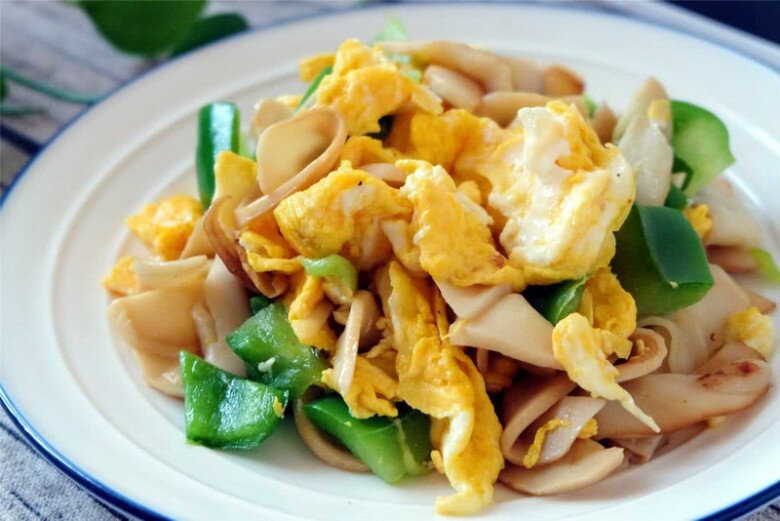 Chỉ là một loại rau mà chứa gần 20 loại axit amin, đem xào với quả giàu canxi được món siêu bổ mà giá chẳng hề đắt đỏ - 1