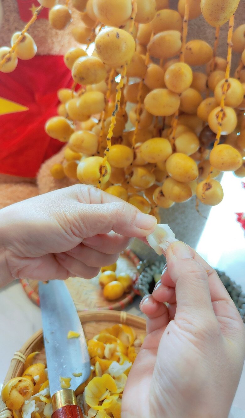 Dân mạng đồn chà là tươi cắn ngang thì chát, cắn dọc lại ngọt, mẹ đảm mách cách hay ăn kiểu nào cũng lịm tim - 3
