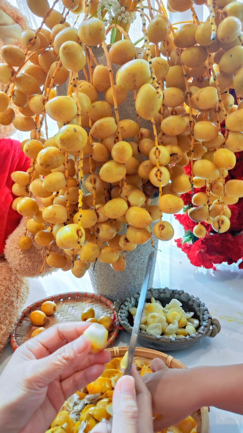 Dân mạng đồn chà là tươi cắn ngang thì chát, cắn dọc lại ngọt, mẹ đảm mách cách hay ăn kiểu nào cũng lịm tim - 2
