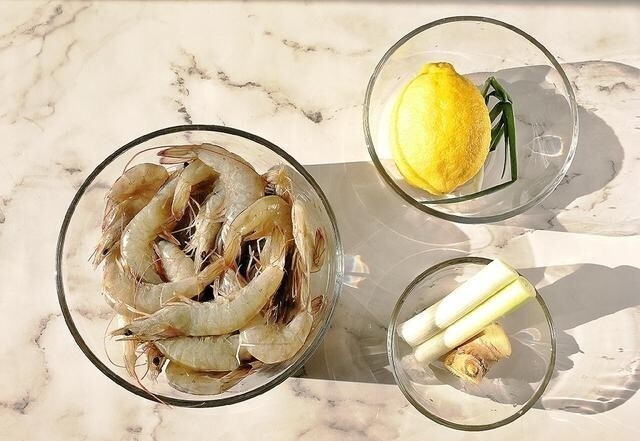 Để tôm luộc ngon như ngoài hàng, thả ngay quả này vào, con nào cũng thơm nức lên màu đỏ đẹp lại không tanh - 1