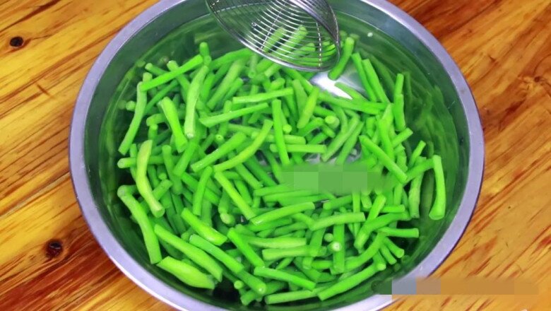 Hôm nay mới biết, bảo quản quả đậu đũa đừng cho thẳng vào tủ lạnh nữa, làm thế này mua một lần 10 cân, để càng lâu ăn càng ngon - 3