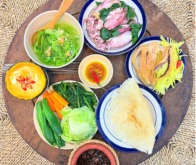Thực đơn cơm tối đa dạng, phong phú.