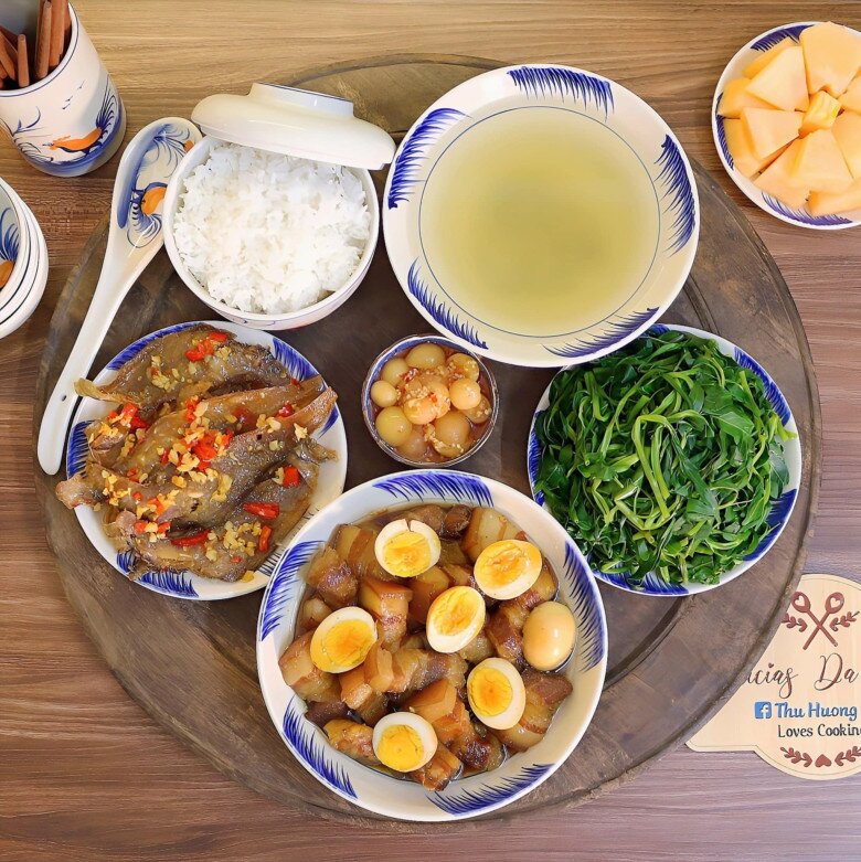 Mâm cơm nhà đậm chất thu.
