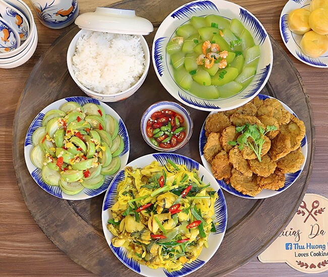 Thực đơn bữa tối hấp dẫn.