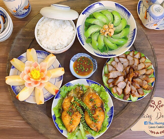 Cơm tối cân bằng dinh dưỡng.