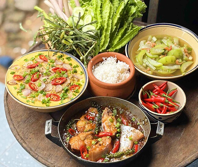 Cơm tối dân dã mà ngon.