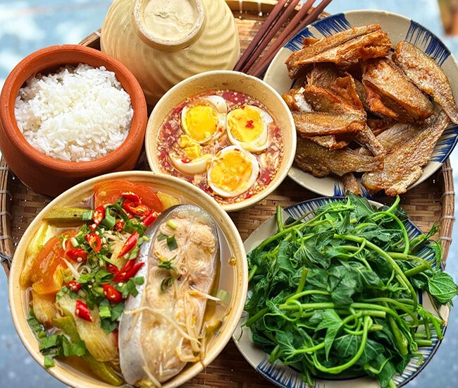 Thực đơn hôm nay đơn giản mà ngon.