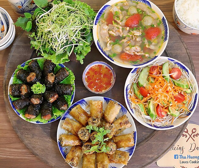 Bữa cơm tối đậm đà, ngon miệng.