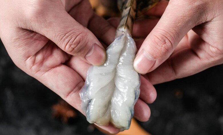 Khi luộc tôm, nên dùng nước sôi hay nước lạnh? Hóa ra trước giờ vẫn làm sai, bảo sao tôm bị dai và khô! - 5