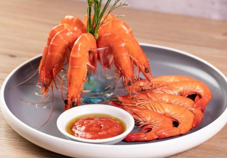 Khi luộc tôm, nên dùng nước sôi hay nước lạnh? Hóa ra trước giờ vẫn làm sai, bảo sao tôm bị dai và khô! - 1