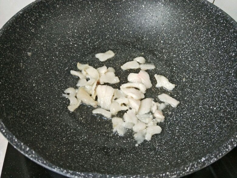 Không ngờ thịt lợn xào với lá này trở thành một món “siêu ngon” lại còn bổ dưỡng - 3