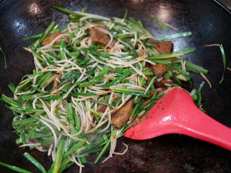 Loại lá mệnh danh là amp;#34;rau của thậnamp;#34;, đem xào với gan lẫn giá được món thơm ngon, cực bổ - 13