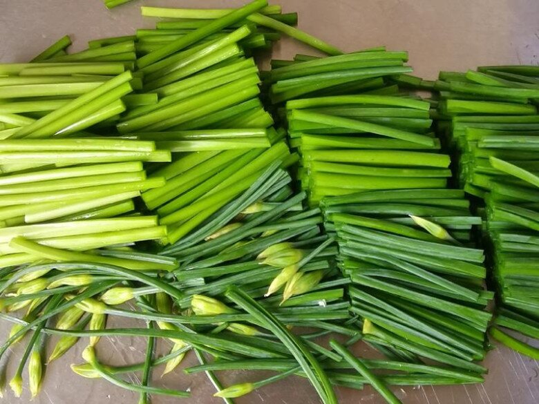 Loại lá mệnh danh là amp;#34;rau của thậnamp;#34; lại còn bổ gan, đem xào với thịt được món ngon, thơm hơn cả khi cho hành - 1