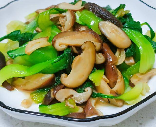 Loại rau giàu canxi đem xào với thứ chứa nhiều vitamin D được món thanh đạm, ngon miệng nhưng cực bổ dưỡng - 6