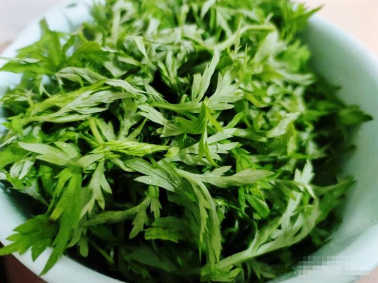 Loại rau mọc cả ở ven đường có vị khó xơi, nhưng đem nấu thành thứ mềm mềm mát mát này ăn vừa ngon lại bồi bổ cơ thể - 2