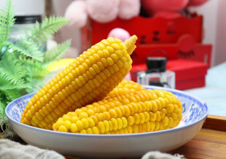 Luộc ngô, chỉ dùng nước thì quá amp;#34;nghiệp dưamp;#34;, thêm 2 thứ nữa, bắp nào cũng mềm ngọt, ăn đã miệng - 1