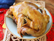 Thả con gà vào nồi cơm điện, 1 tiếng sau được món ngon hương vị ăn đứt ngoài hàng