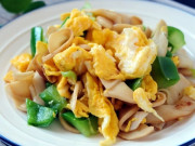 Bếp Eva - Chỉ là một loại rau mà chứa gần 20 loại axit amin, đem xào với quả giàu canxi được món siêu bổ mà giá chẳng hề đắt đỏ