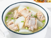 Bếp Eva - Hầm sườn người thì chần nước, người thì hầm trực tiếp, đầu bếp nói: "Cả hai đều sai, đây mới là cách đúng"