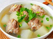 Bếp Eva - Tại sao sườn có mùi tanh và dai sau khi chần? Hóa ra nhiều người đã sử dụng sai nước, bếp trưởng nói: Cho thêm bột này sườn cực thơm