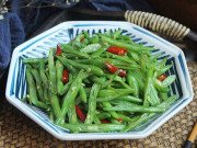 Bếp Eva - Xào đỗ thêm 1 bước này đảm bảo mẻ nào cũng xanh mướt, giòn ngon lại không còn chất độc