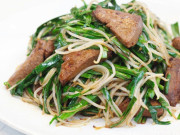 Bếp Eva - Loại lá mệnh danh là "rau của thận", đem xào với gan lẫn giá được món thơm ngon, cực bổ