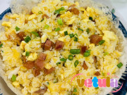 Bếp Eva - Ngày mưa, mẹ đảm vét tủ lạnh làm cơm rang thập cẩm kiểu "có gì nấu đấy" mà cực ngon