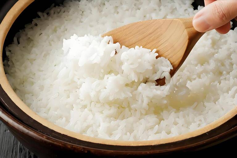 Nấu cơm chỉ cho nước chẳng khác nào amp;#34;nghiệp dưamp;#34;, thêm 2 thứ này vào nước, cơm vừa thơm vừa mềm, tơi xốp - 1