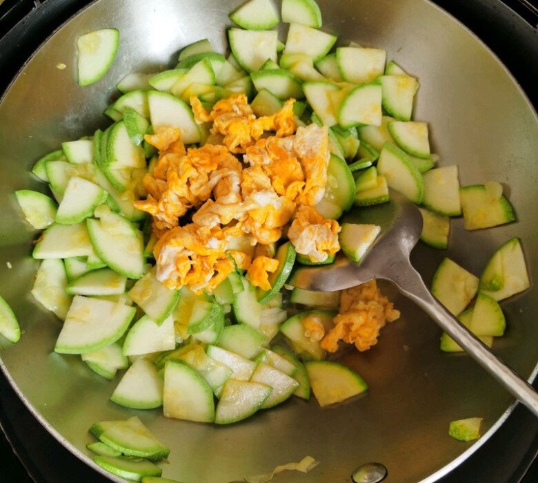 Quả này rẻ nhưng là kho dinh dưỡng thiên nhiên, đem xào trứng được món ngon bổ dễ làm - 5