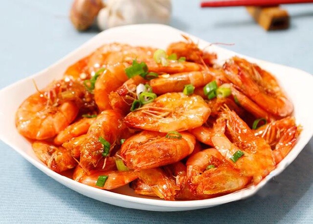 Rang tôm tuyệt đối không cho thứ nước này, tôm sẽ bị mềm, kém giòn ngon - 1