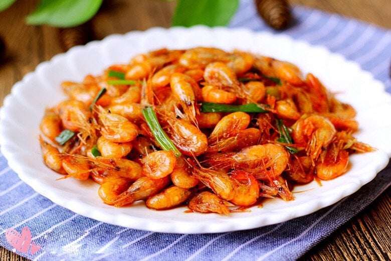 Rang tôm tuyệt đối không cho thứ nước này, tôm sẽ bị mềm, kém giòn ngon - 2