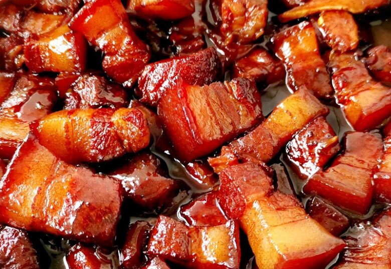 Nước hàng làm các món kho ngon và đẹp mắt hơn.