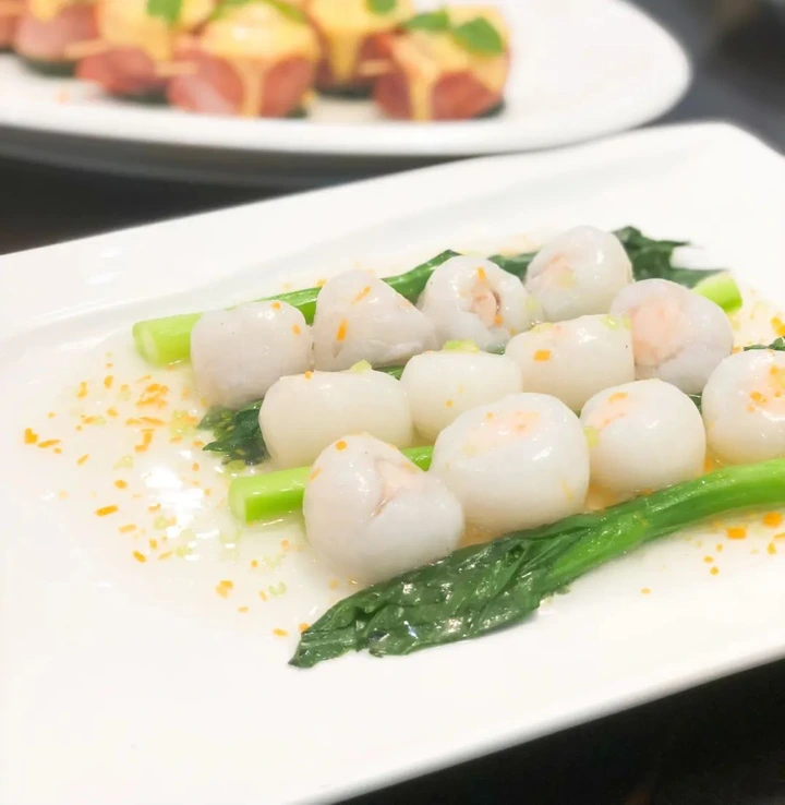 Vải nhồi thịt tôm hấp.