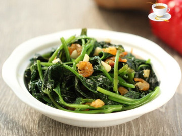 Cây này tưởng chỉ lấy củ nhưng phần lá tốt như thần dược, đem xào được món đưa cơm