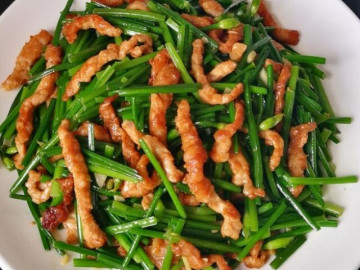 Loại lá mệnh danh là rau của thận lại còn bổ gan, đem xào với thịt được món ngon, thơm hơn cả khi cho hành