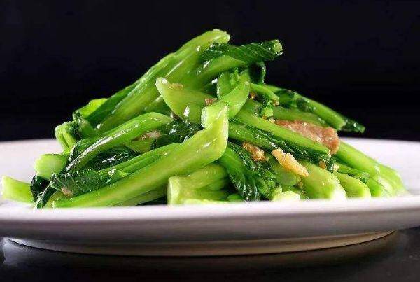 Xào rau, thêm vài giọt này, rau sẽ tươi xanh, giòn ngon thơm hơn ngoài hàng - 2