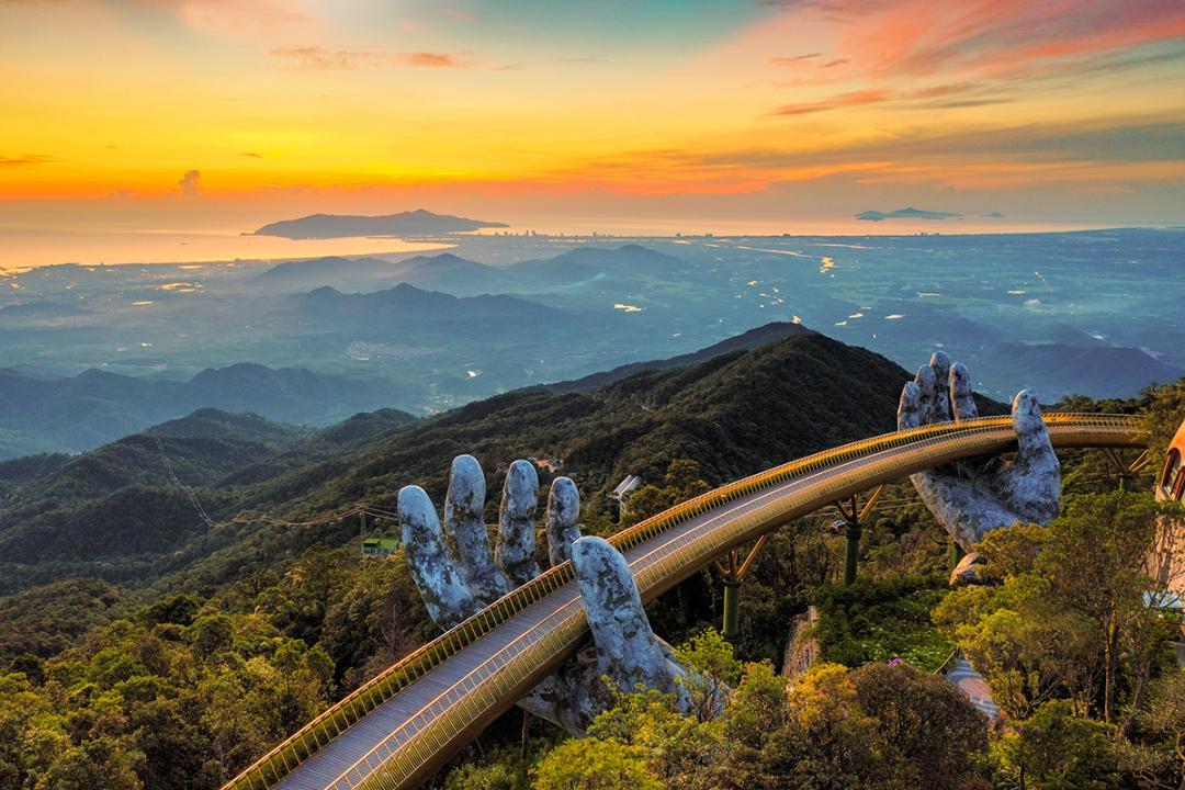 Cây Cầu Vàng - Biểu tượng mới của Đà Nẵng