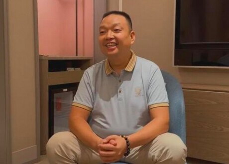 Bị lừa bán khi mới 1 tháng tuổi, triệu phú tìm được nhà sau 33 năm, tặng mẹ nhà và thẻ ngân hàng làm quà gặp mặt - 2