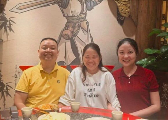 Bị lừa bán khi mới 1 tháng tuổi, triệu phú tìm được nhà sau 33 năm, tặng mẹ nhà và thẻ ngân hàng làm quà gặp mặt - 3