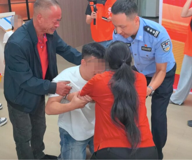 Suốt 27 năm qua, vợ chồng ông Xie Tianneng vẫn luôn hối hận về quyết định năm nào của mình. 