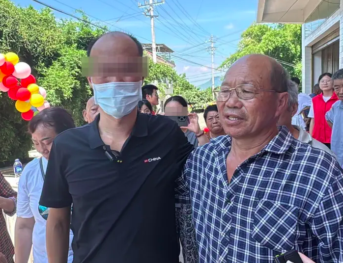 Gia đình đoàn tụ nhờ xét nghiệm ADN, vén màn bí ẩn hai người con trai cùng đi tìm cha - 2