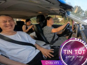 Tin tức - Chiếc taxi đặc biệt luôn thiếu 1 chỗ nhưng hành khách không ai phàn nàn, thậm chí còn tặng thêm tiền