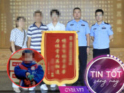 Tin tức - Cậu bé 4 tuổi tìm được đường về nhà sau 16 năm, mẹ nghẹn ngào: "Chúng ta chưa bao giờ từ bỏ việc tìm kiếm con!"