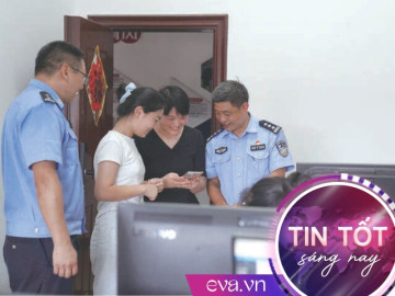Biết điểm thi, nữ sinh chạy vội đến đồn cảnh sát báo tin vui, ai cũng đỏ hoe mắt