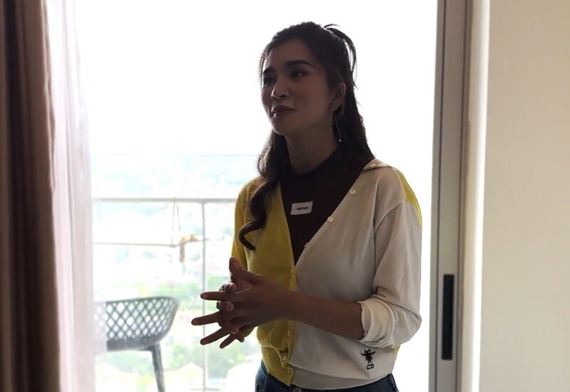 Kim Tuyến cho biết nhà cô theo phong cách Nhật, bởi cô yêu thích sự tối giản. Là người trong showbiz thường xuyên tiếp xúc đông người, nhộn nhịp nên khi về nhà cô cần một sự tĩnh lặng.