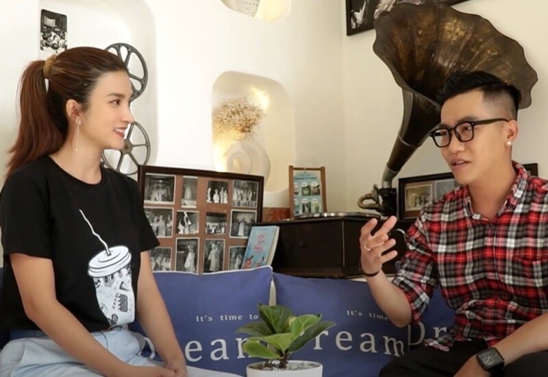 Trong lần chia sẻ trên truyền hình, cô nói nơi đây như một không gian nghệ thuật để cô giao lưu và kết nối. Cô tâm sự trước đây mình sống rất nội tâm nhưng nhờ làm phim cô dần cởi mở hơn và cô muốn có một nơi để mọi người kết nối với nhau.