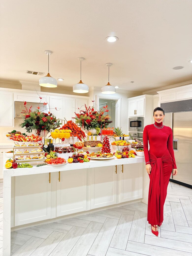 Người đẹp sống trong bạch dinh sang trọng tại nước ngoài.