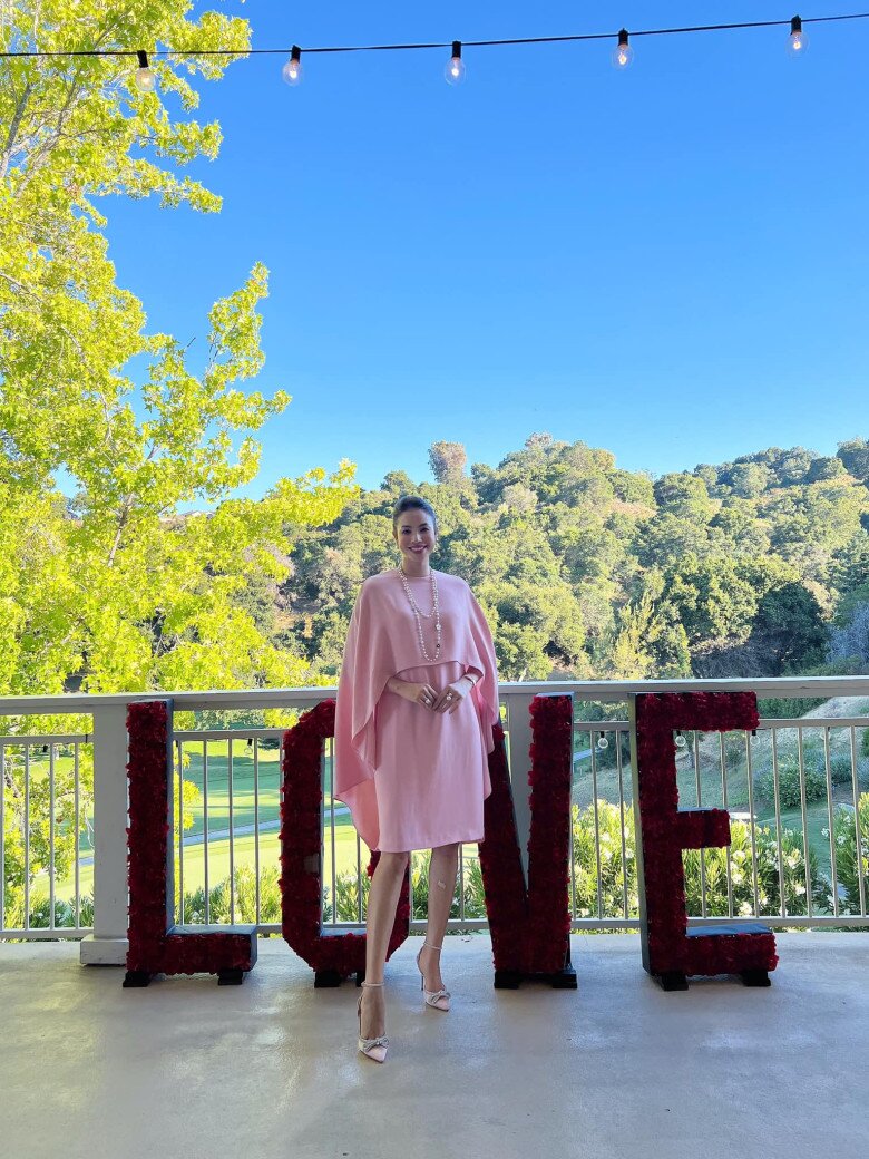 Phạm Hương vẫn xinh đẹp, sang chảnh nhưng kín tiếng từ khi sang Mỹ.