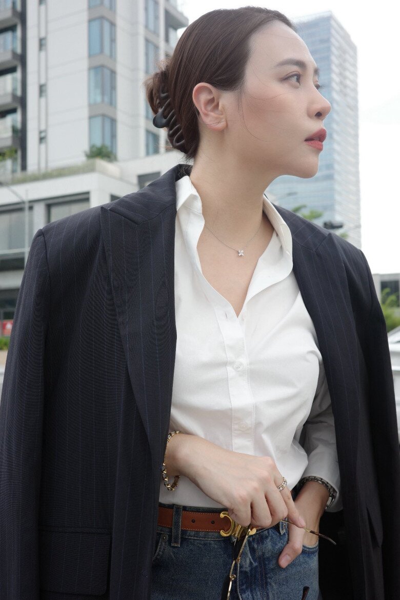 Chân dài quê Lạng Sơn mang khí chất nữ tổng tài.