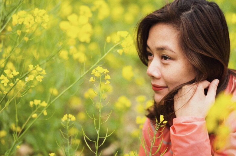 Ca sĩ, đạo diễn Bông Mai muốn tự đi bằng sức của mình, không muốn mọi người nghĩ nhờ bố mới được như vậy.